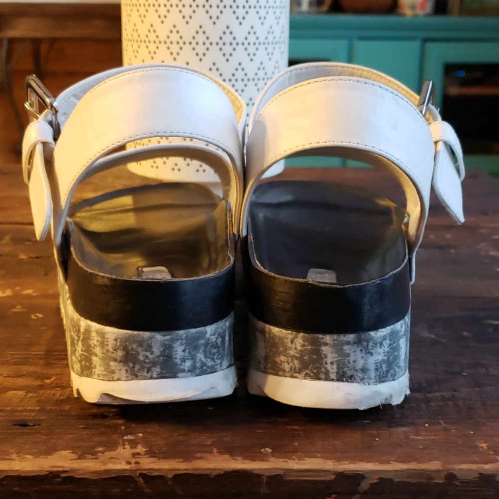 Funky Sandals - Picture 3 of 4